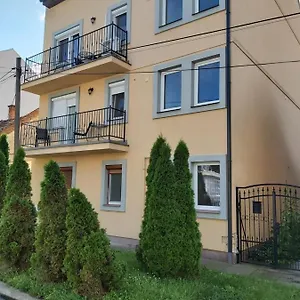 rezervați aici